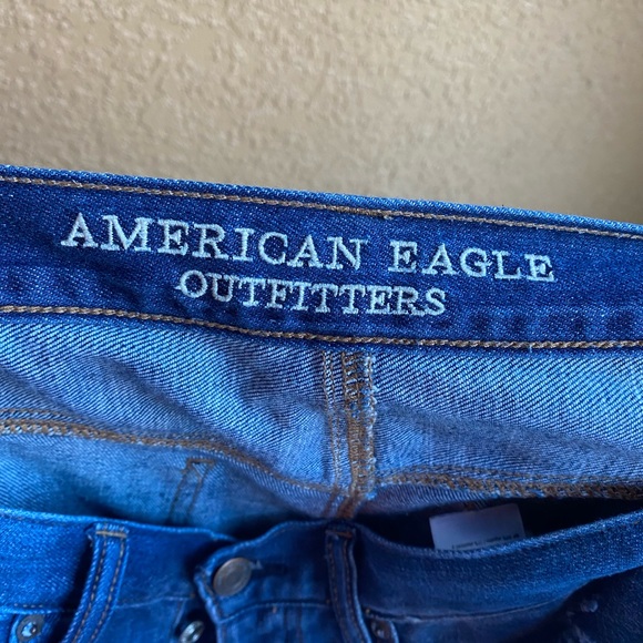 American Eagle Womens Blue Denim Vintage Hi Rise Ripped Jeans Size 6 EUC - Picture 4 of 4